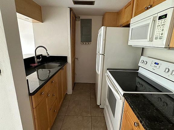 5th image of 2313 NE 2nd St APT 9