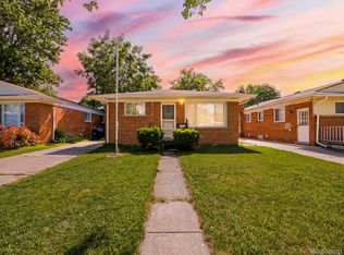 6558 Berwyn St, Dearborn Heights, MI 48127