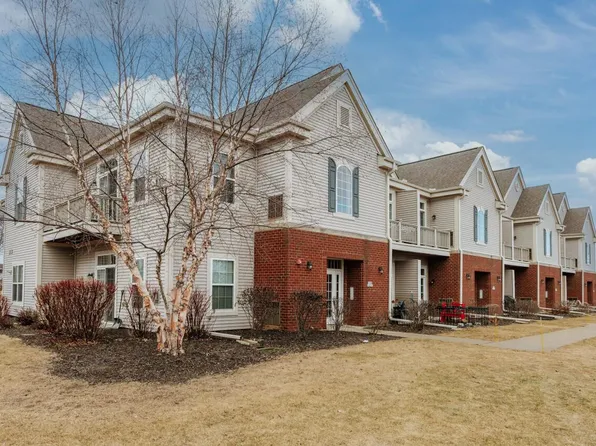 W206N16747 Blackberry CIRCLE #1701, Jackson, WI 53037