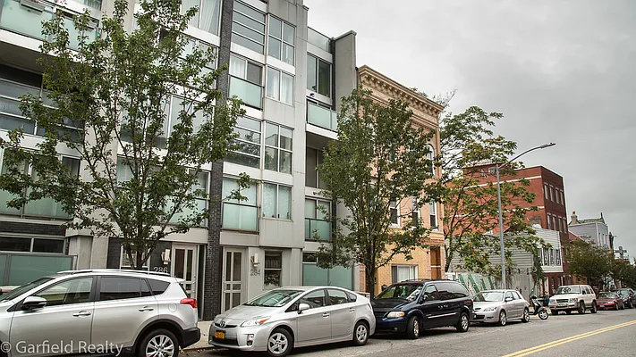 Sold by Garfield Realty  | media 17