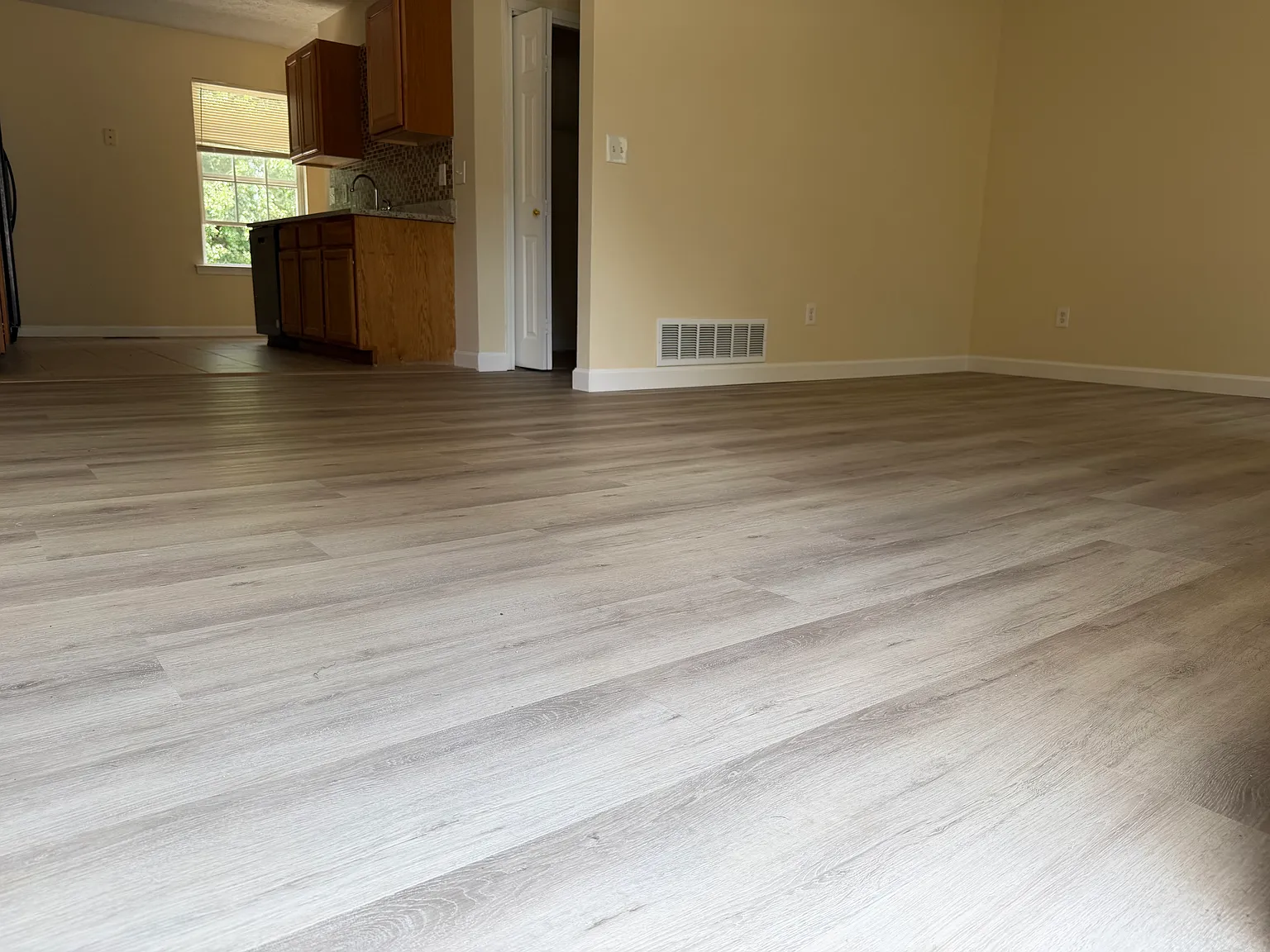 3 bed, 2.5 bath, 1300 sqft, $1,675 — Photo 4