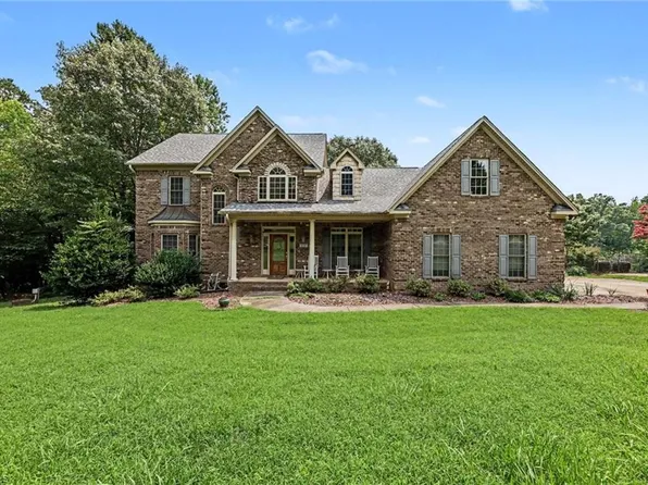618 Wigeon Dr, Greensboro, NC 27455