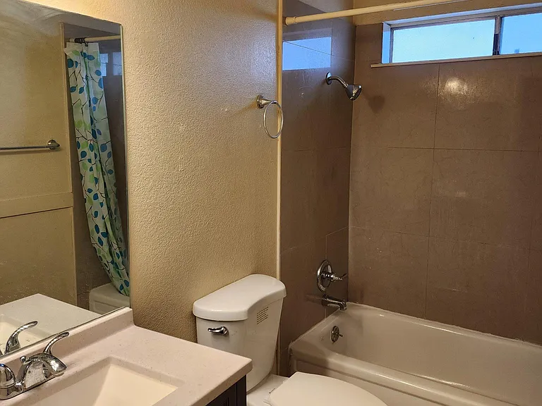 4744 Elk Springs Ave #D — Photo 7