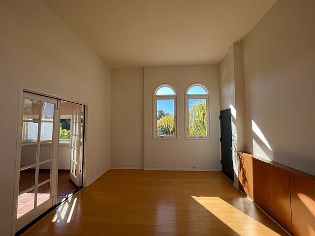 entry/living room towards ocean
