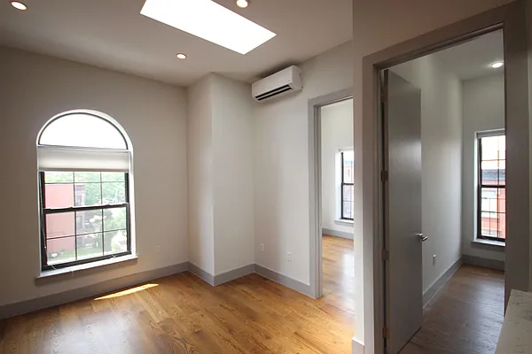 Rented by Nooklyn NYC LLC | media 43