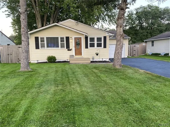 105 Ravenswood Dr, Liverpool, NY 13090