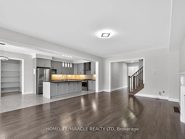 1032 Edinburgh Dr — Photo 14