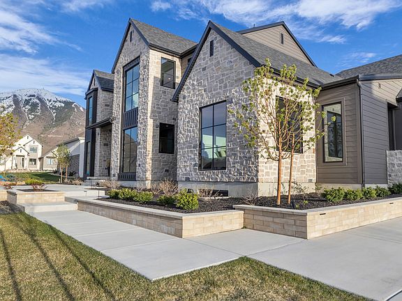 3rd image of 565 W Autumn Blaze