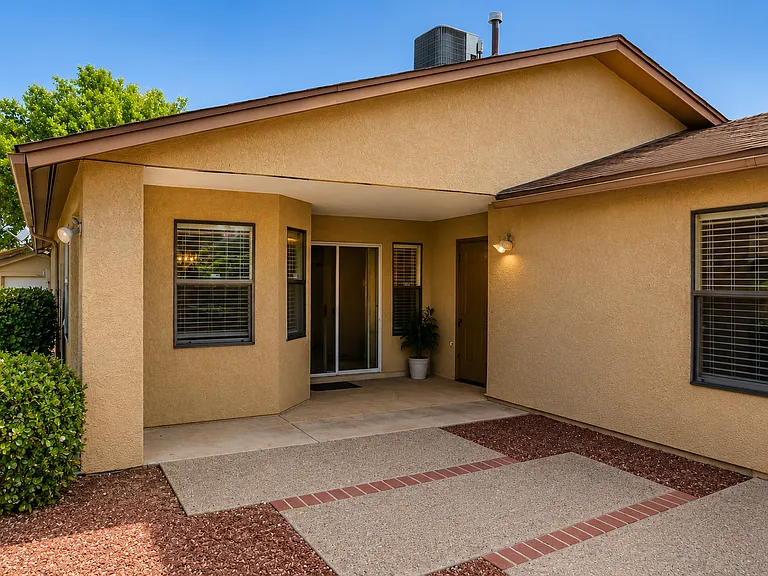 10916 Griffith Park Dr NE — Photo 8