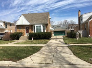 7032 W Keeney St, Niles, IL 60714