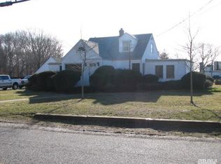 134 Brookfield Ave, Center Moriches, NY 11934