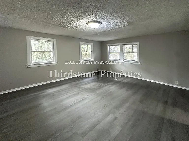 6965 Lorain St — Photo 22