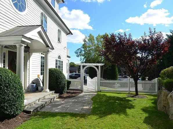 80 E Putnam Ave, Cos Cob, CT 06807