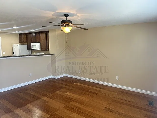 Great 2 Br 1.5Ba Townhouse — Photo 2