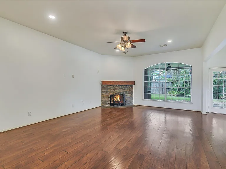 11802 Chateau Trl — Photo 6