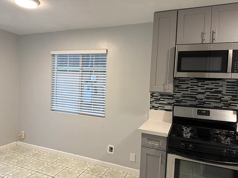 5425 W 118th Pl — Photo 3