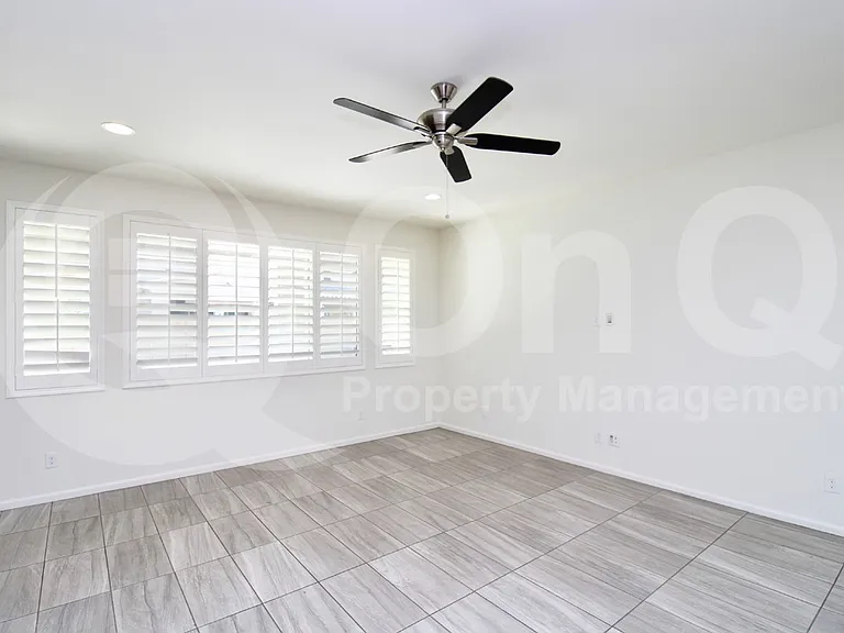 231 E Wisteria Dr — Photo 4