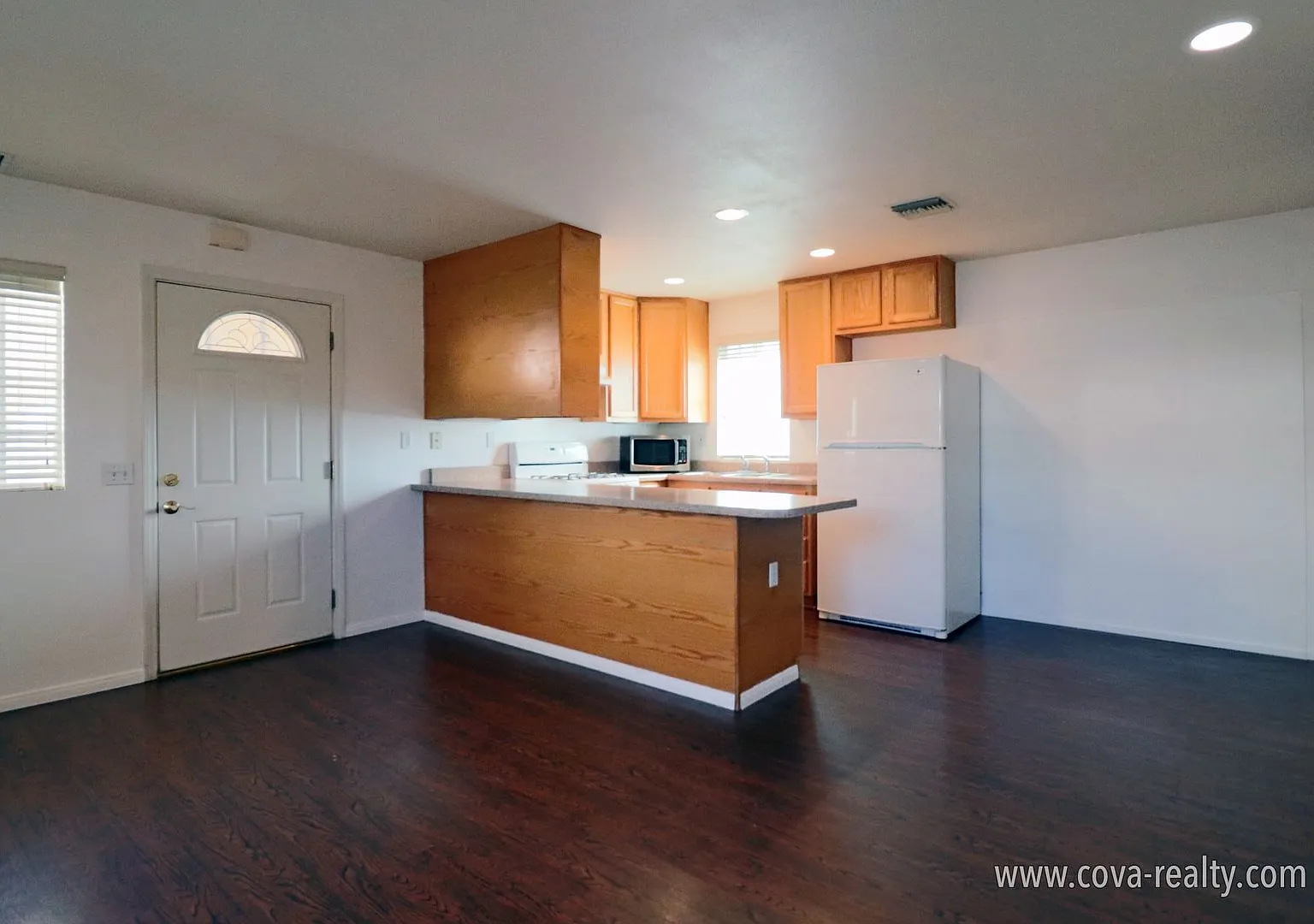 3115 Dwight Avenue — Photo 2