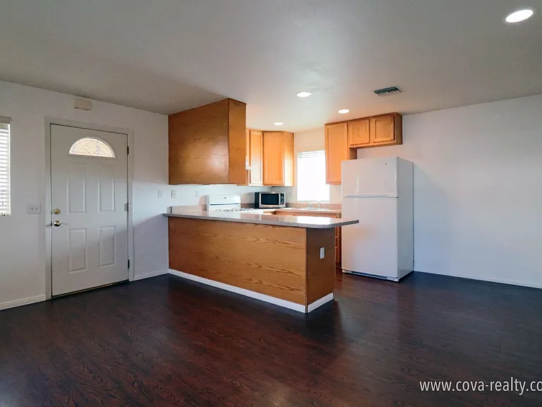 3115 Dwight Ave — Photo 2