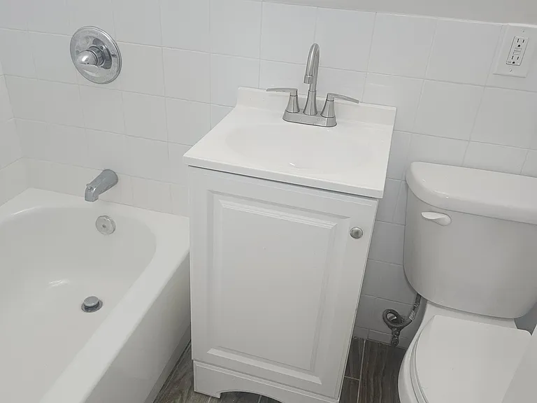 717 Clinton St #9 — Photo 3