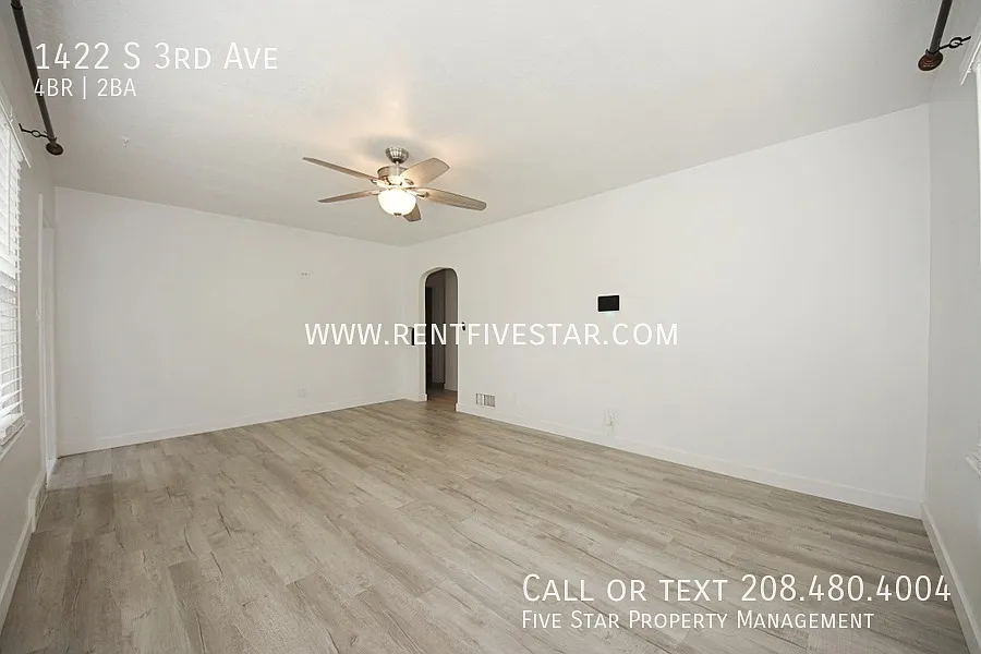 Beautifully Renovated 4 Bedroom House, Just Blocks From ISU Campus! — Photo 4