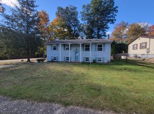 29 Summit Rd, Oak Ridge, NJ 07438