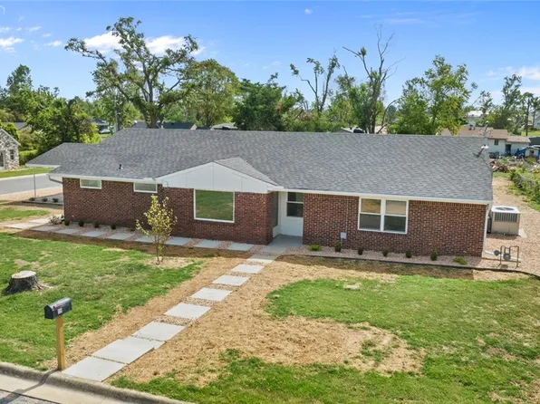 119 N 11th St, Rogers, AR 72756