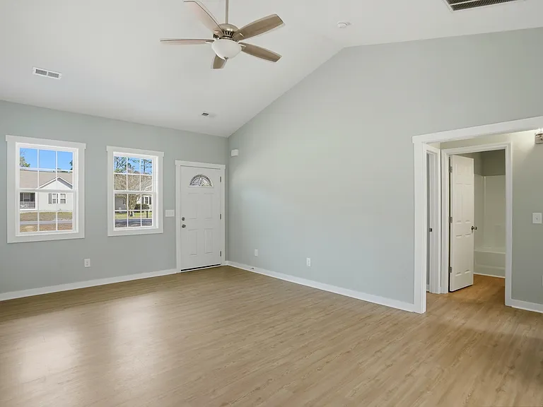 1040 Beaufort Rd — Photo 4