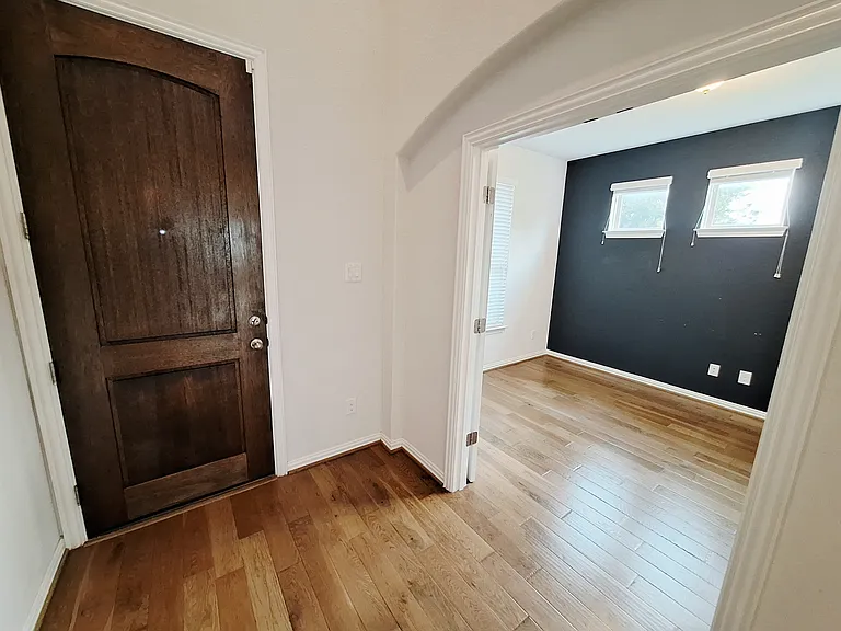 5900 Bucine Cv — Photo 4