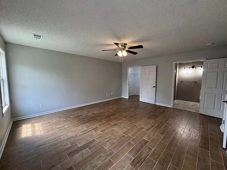 500 Castle Ridge Dr — Photo 11