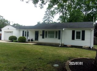 843 E Locust St, Watseka, IL 60970