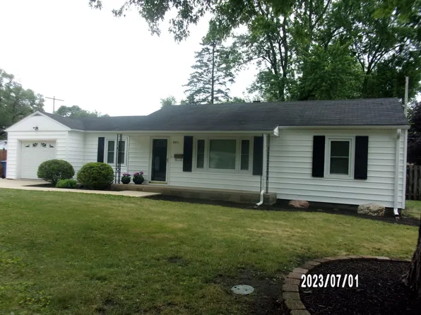 843 E Locust St, Watseka, IL 60970