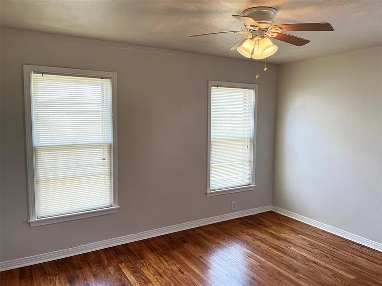 470 Highland Blvd — Photo 16
