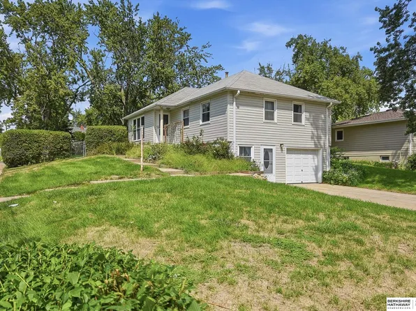 1203 Thomas Dr, Bellevue, NE 68005