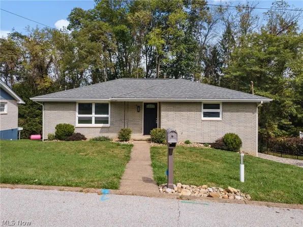 51235 Burrwood Dr, Saint Clairsville, OH 43950