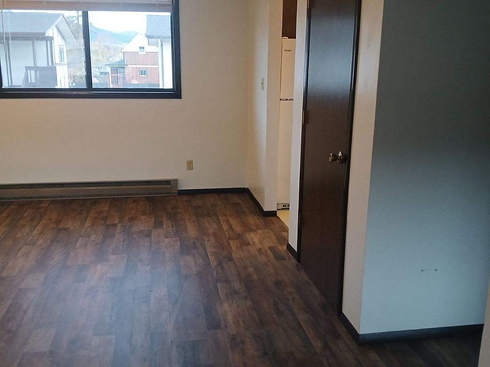 2nd image of 1902 Scott St APT 1