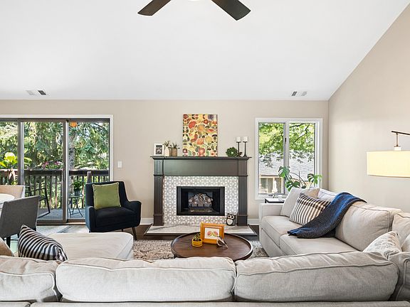 3rd image of 22 Kings Ct #22