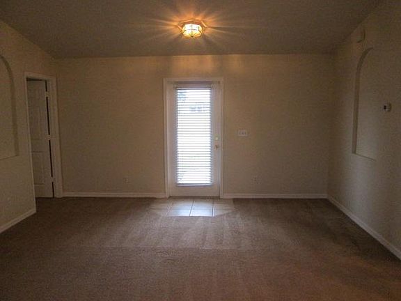 4th image of 1013 SW 36th St