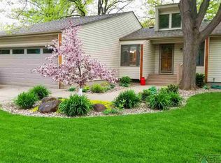 1705 E 54th St, Sioux Falls, SD 57103