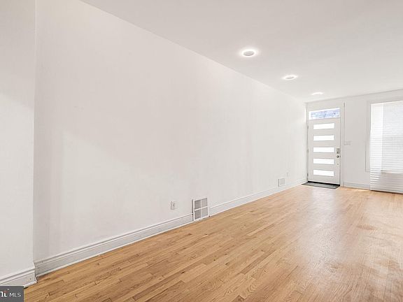 5th image of 2630 Jasper St