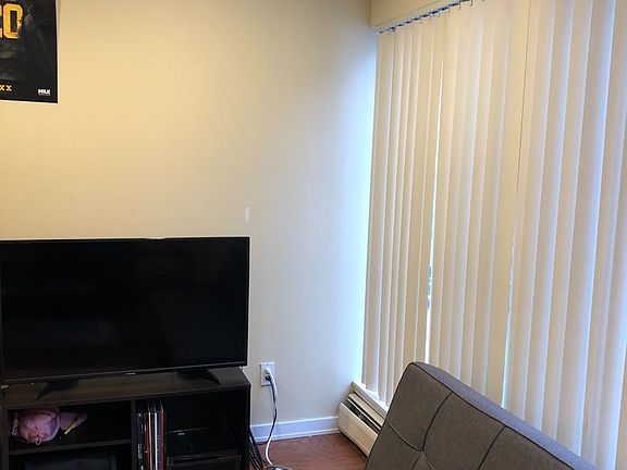 4th image of 526 Packard St APT 303