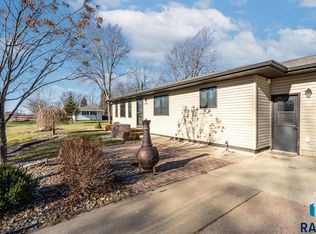 6604 W Westview Rd, Sioux Falls, SD 57107