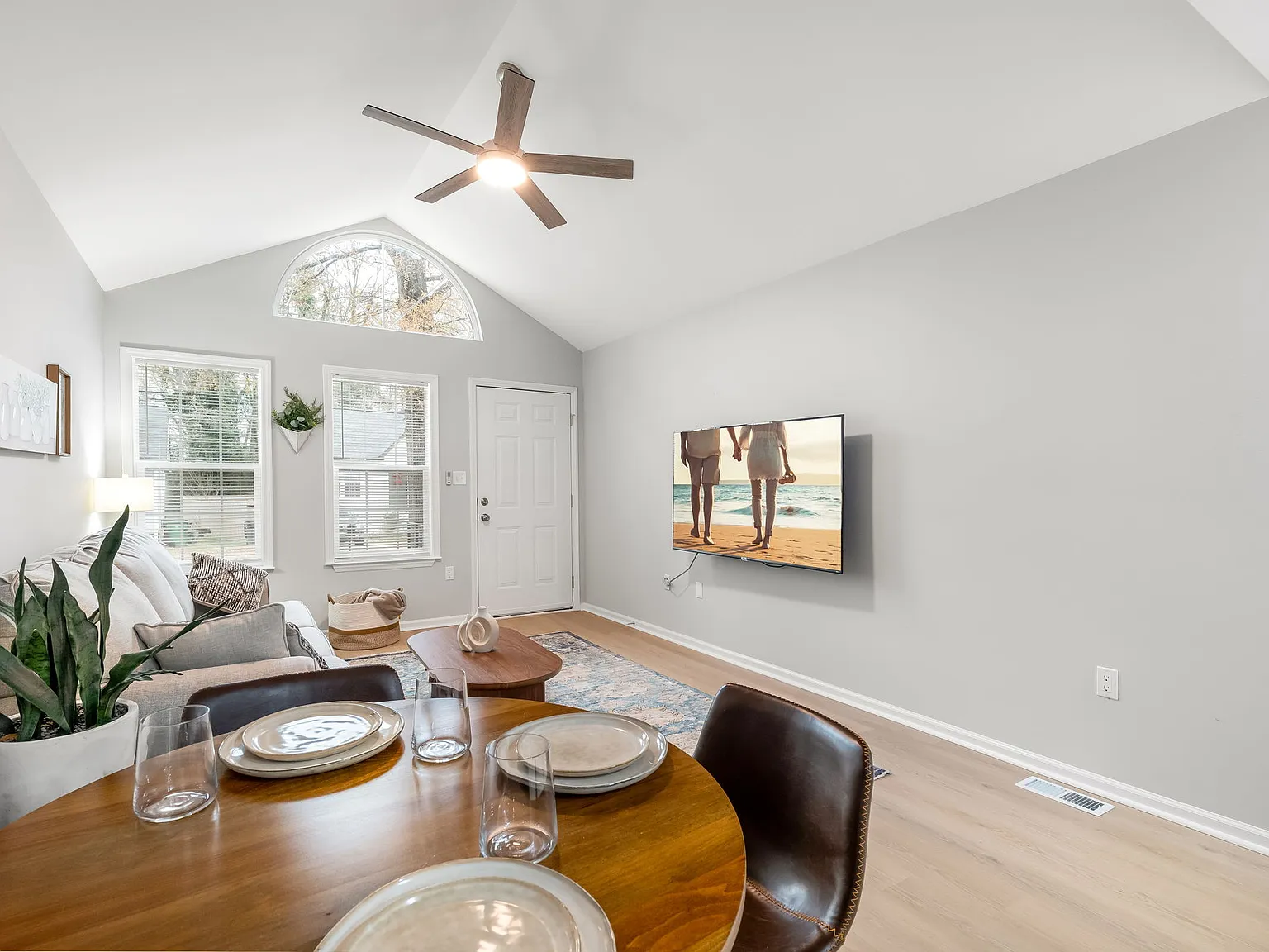 420 Alpha Street - 1 — Photo 3