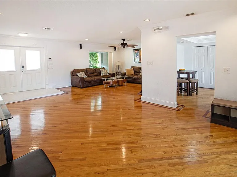360 SE 12th Ave — Photo 8