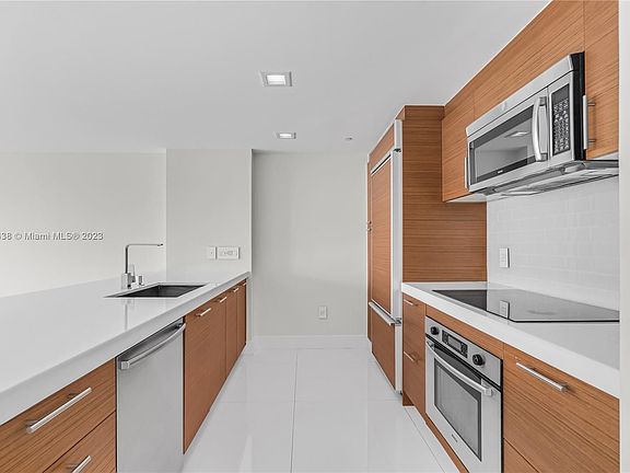 3rd image of 50 Biscayne Blvd #3601