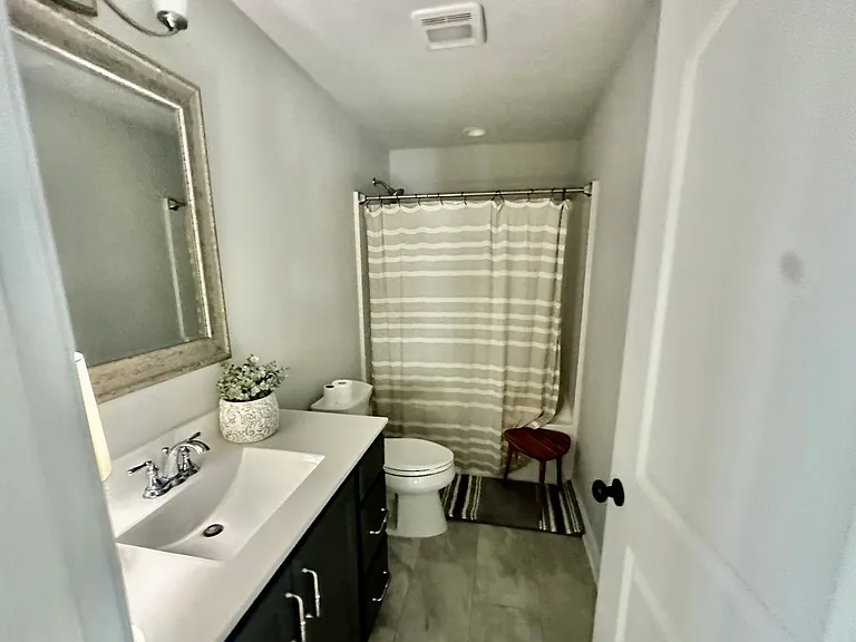 9945 Beacon Pointe Ln — Photo 2