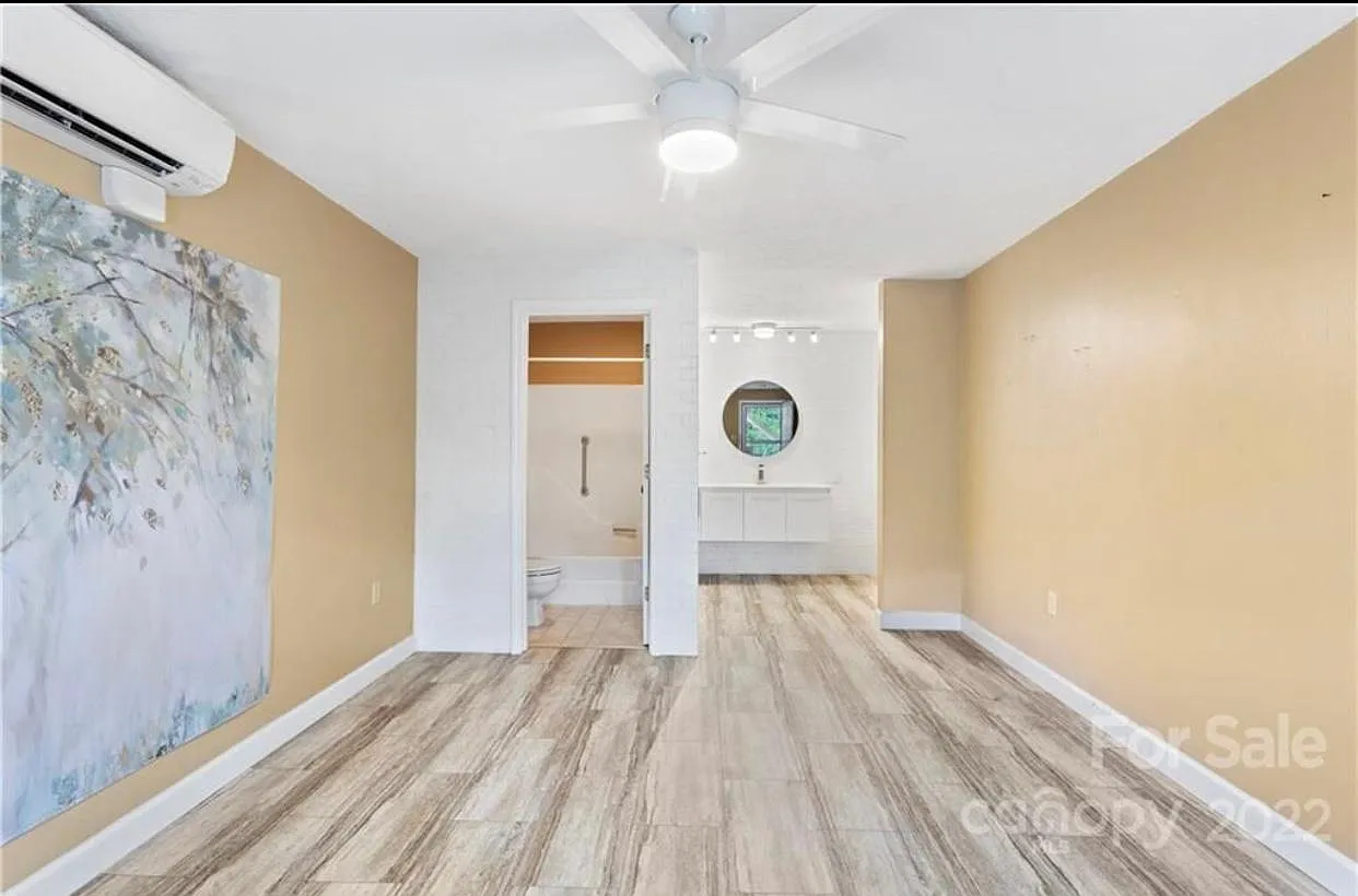 2 bed, 900 sqft, $1,575 — Photo 2
