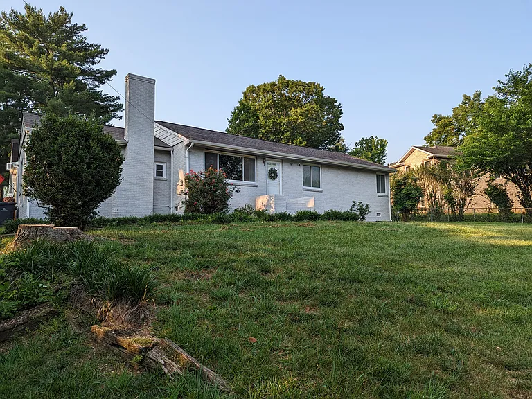 4208 Lonas Dr — Photo 1