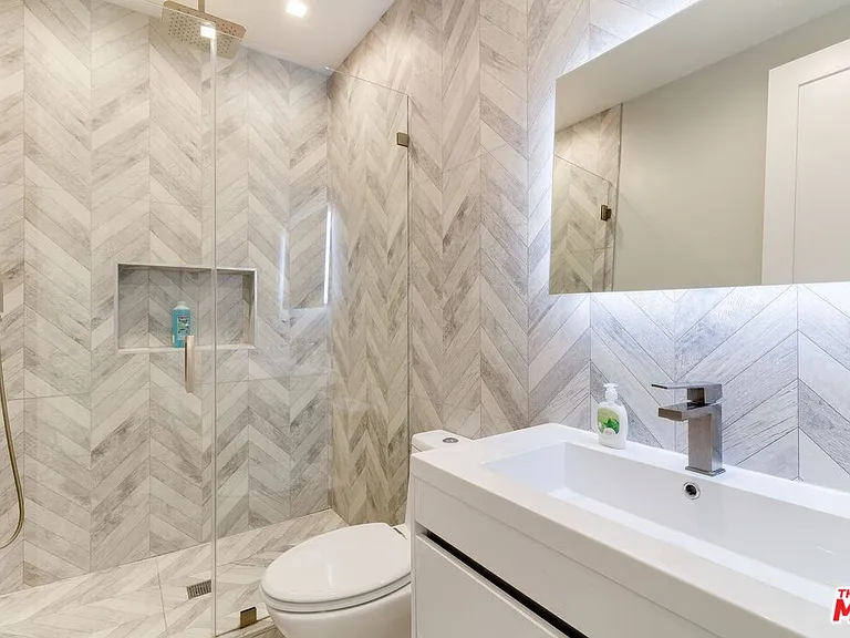 4826 W Pickford — Photo 5