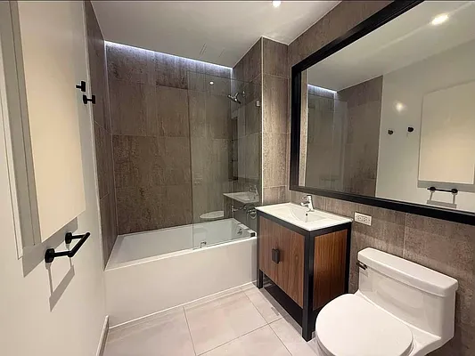 Bathroom, photo 1